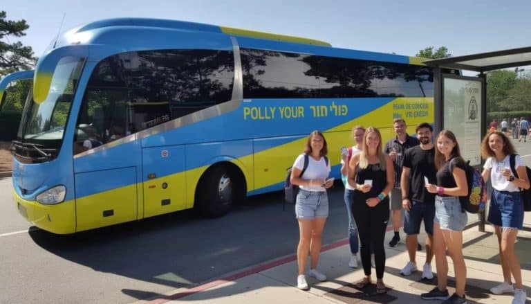 אנשים מחכים לאוטובוס בשביל להגיע להופעה אנשים מחכים לאוטובוס בשביל להגיע להופעה