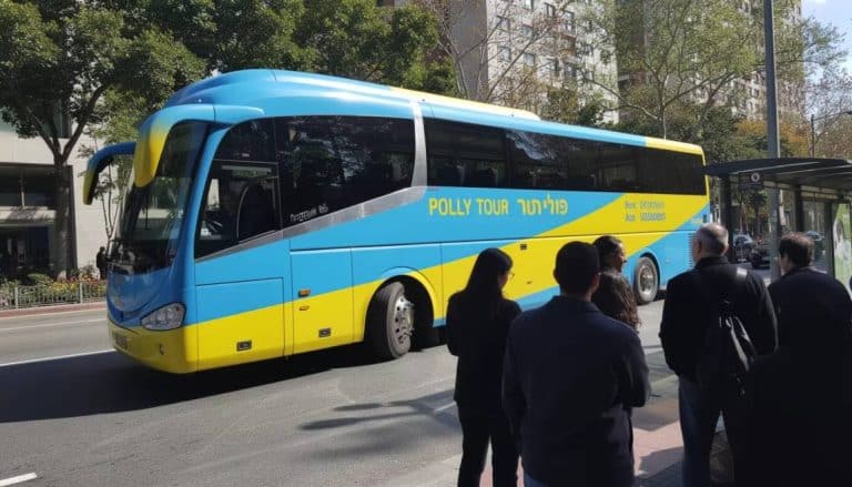 אנשים מחכים לאוטובוס להלוויה אנשים מחכים לאוטובוס להלוויה